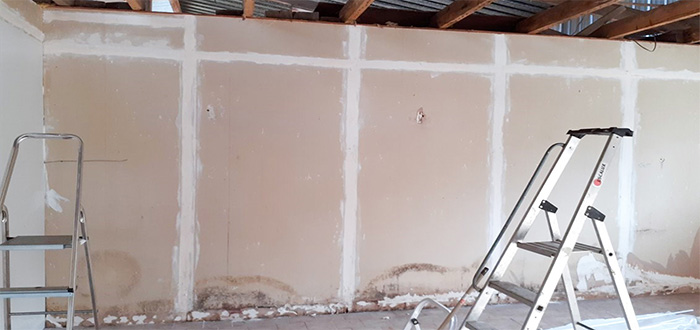 rénovation pièce de stockage d'une boucherie après 1